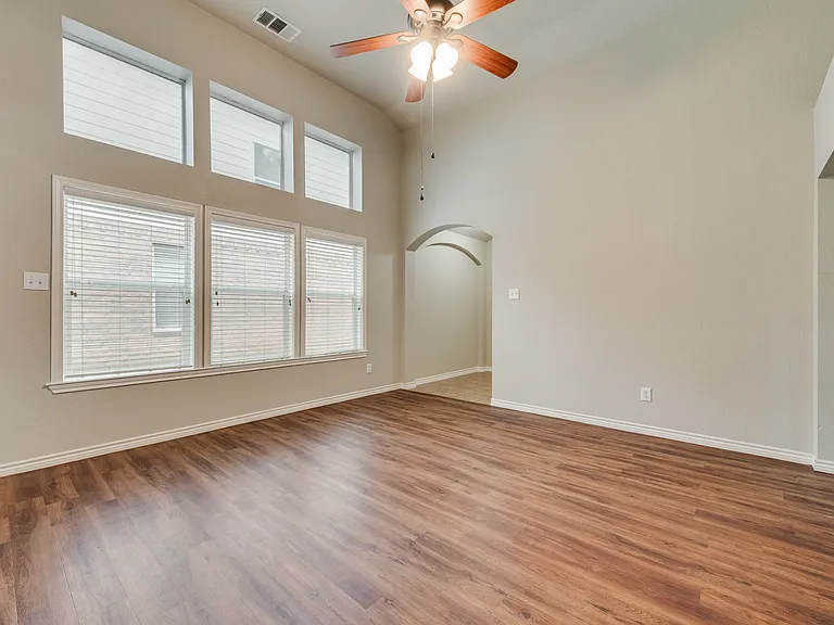9005 Stewart St — Photo 6
