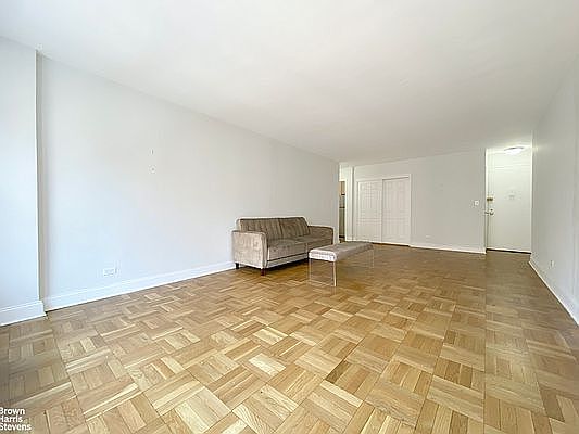 3rd image of 200 E 15th St APT 5M