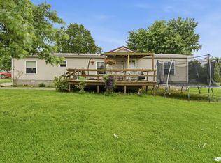 90 Goldenrod Ln, Goreville, IL 62939