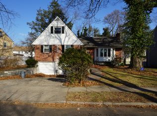 28 Northcote Rd, Westbury, NY 11590