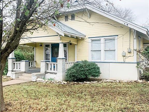 2nd image of 108 W Pecan St