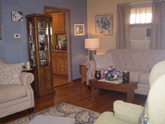 3rd image of 154 Catalpa Dr