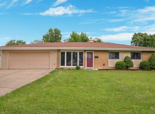 55 Westview St, Hoffman Estates, IL 60169