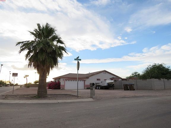 2nd image of 4010 N Catalina Dr