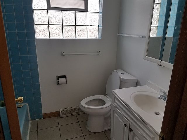 2nd image of 2112 W 70th St
