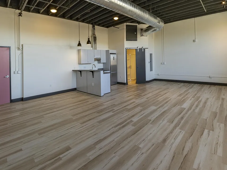 210 East St #203