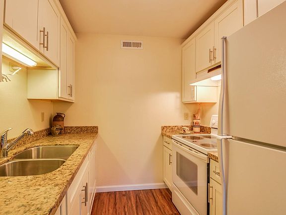 2nd image of 12600 NE 145th St APT G52