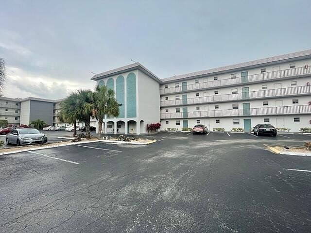 1st image of 4311 Crystal Lake Dr #116