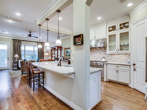 5th image of 708 Asbury St