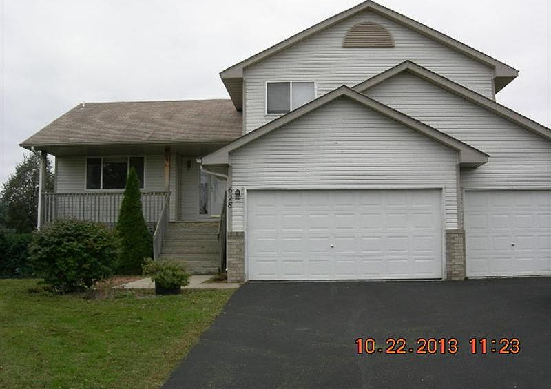 1st image of 628 100th Ct NE