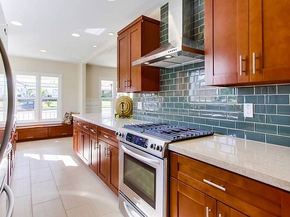 5th image of 2511 Bancroft St