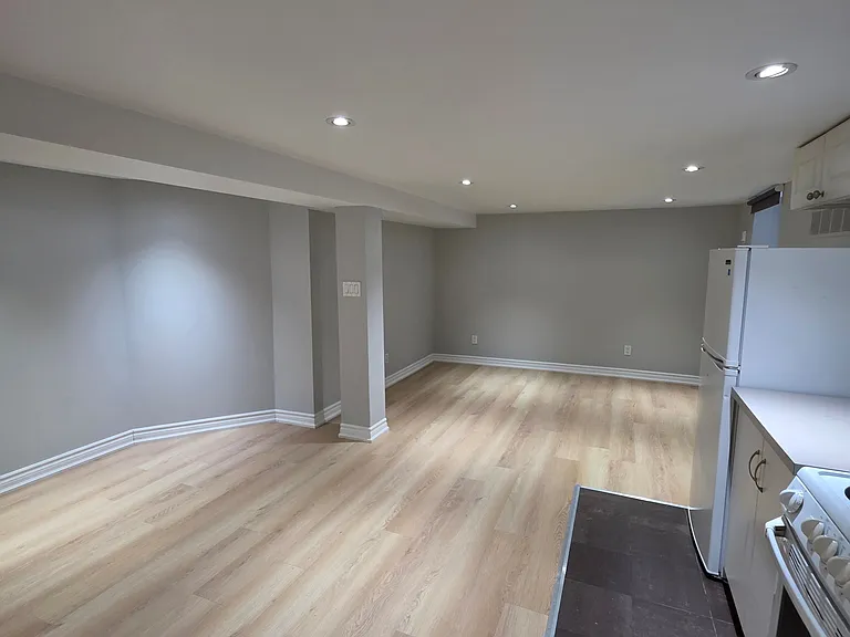 1487 A King St W — Photo 5