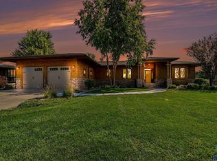609 W Garden Pl, Sioux Falls, SD 57108