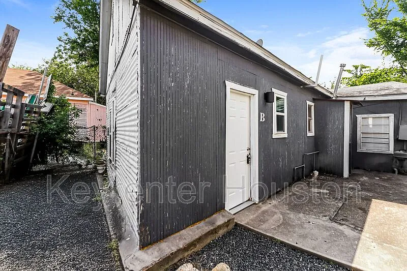 Studio, 410 sqft, $750 — Photo 2