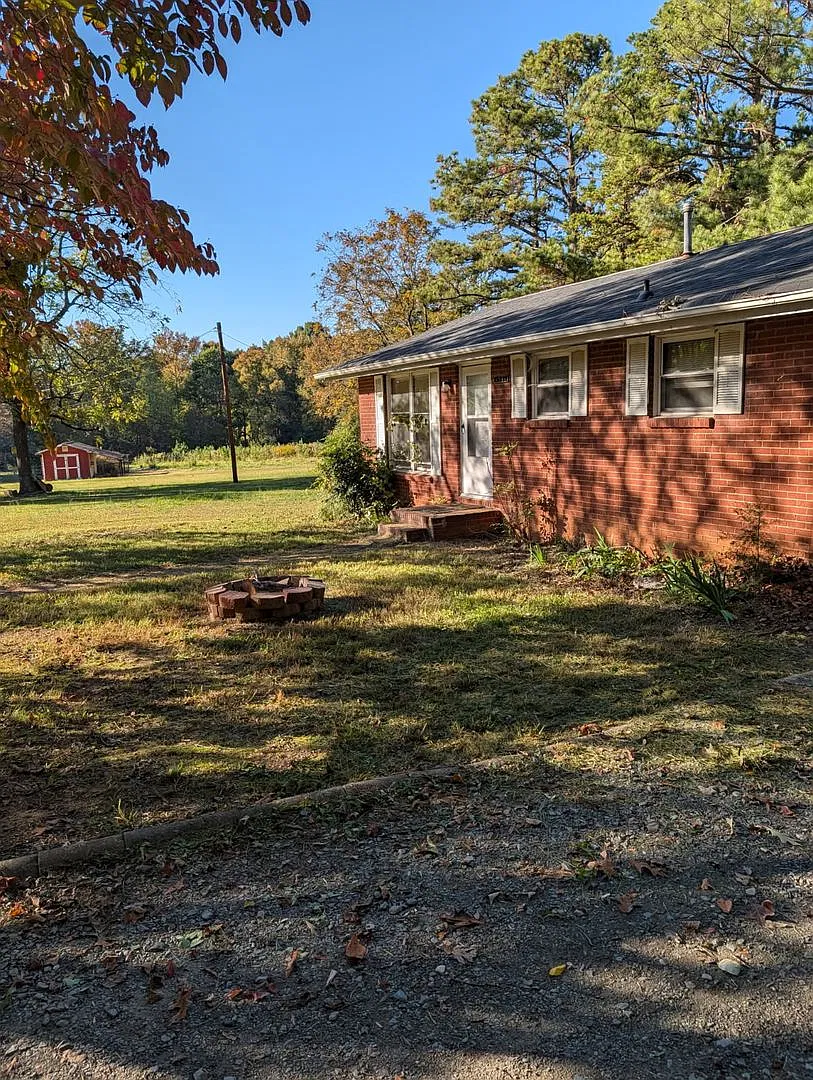 2 bedroom, 1 bathroom house — Photo 1