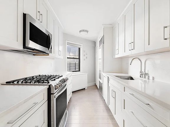 5th image of 220 E 67th St APT 14C