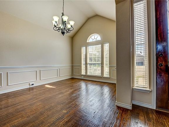 5th image of 12527 Nandina Ln