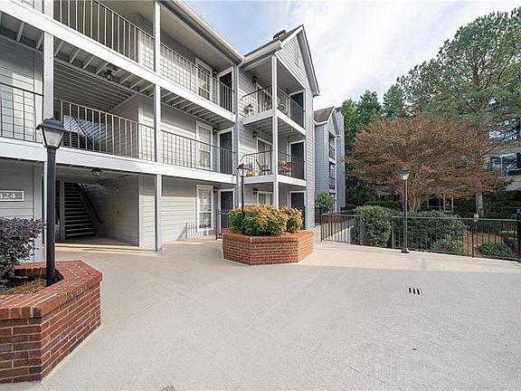 3rd image of 117 Granville Ct