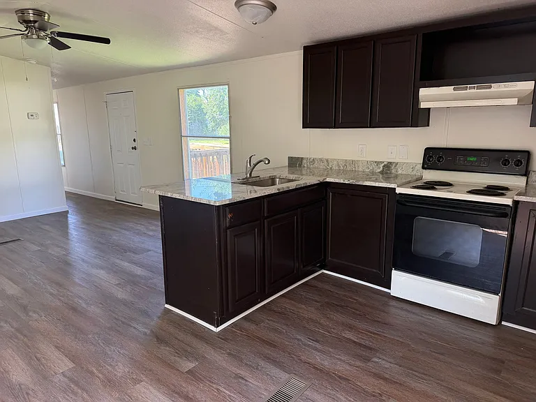 2865 Winchester Ave — Photo 5