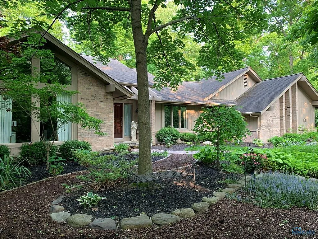 26070 Willowbend Rd photo 1