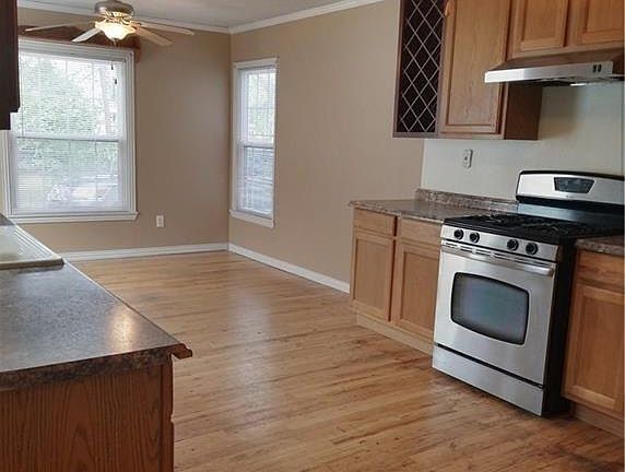 5th image of 613 S Avenue J