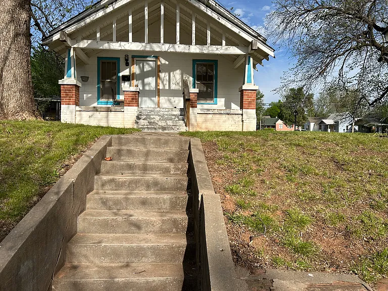 604 N Broad St — Photo 2