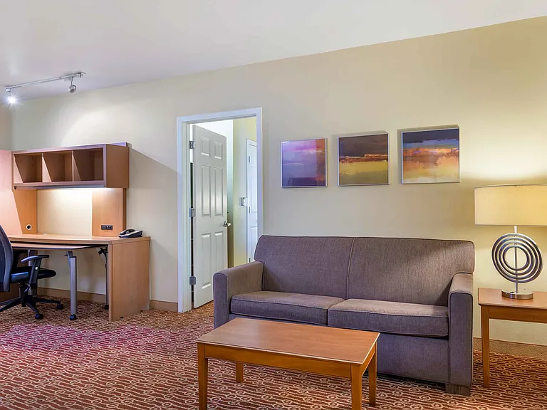 1 Bedroom Suite - 1 Queen Bed