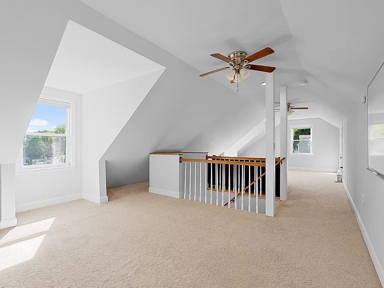 9 Rhodes St — Photo 23