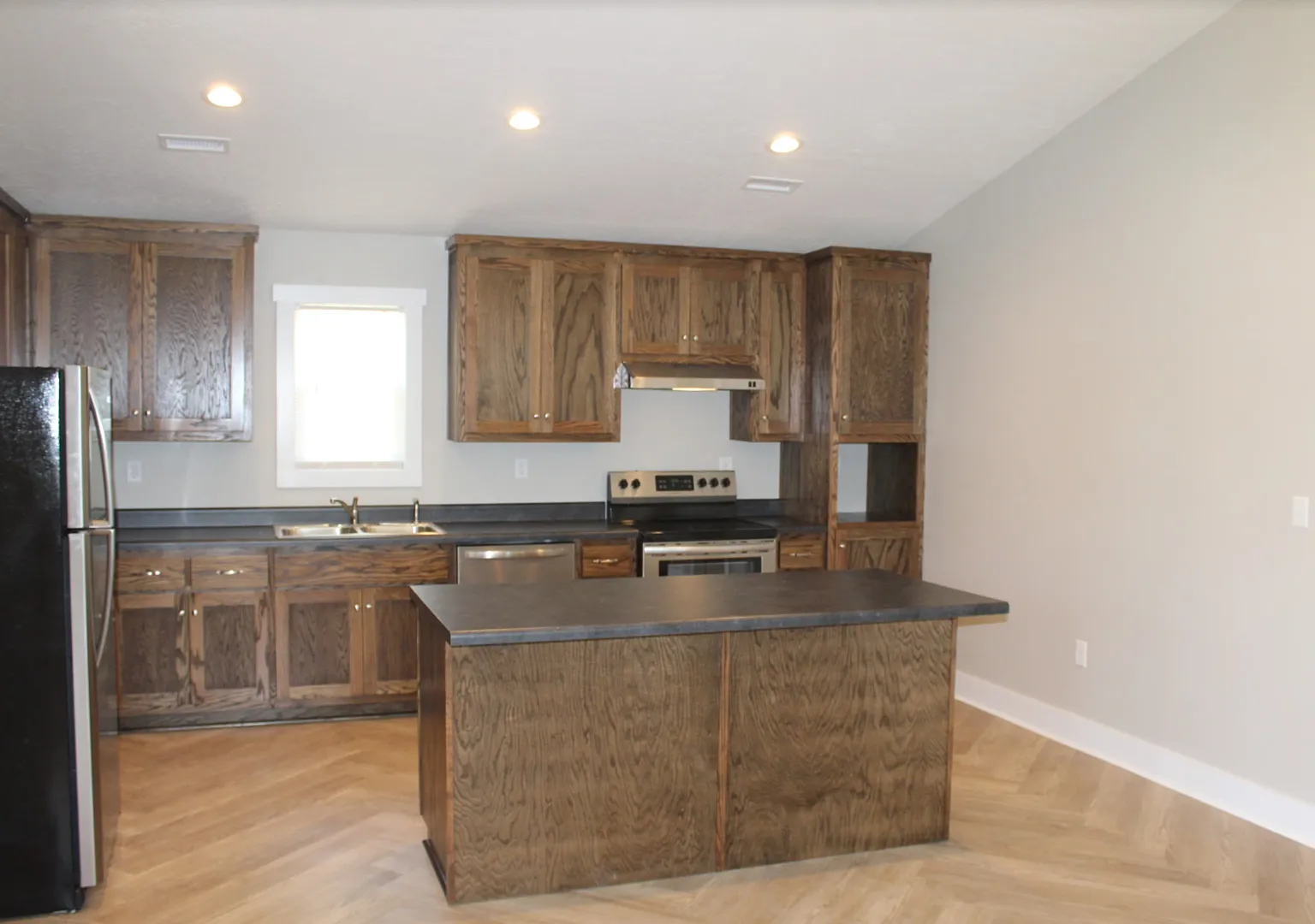 701 4th Avenue NE — Photo 2