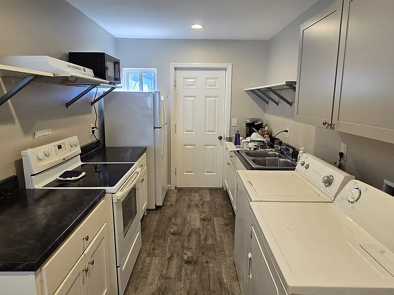 205 Stone St NW #4 — Photo 1