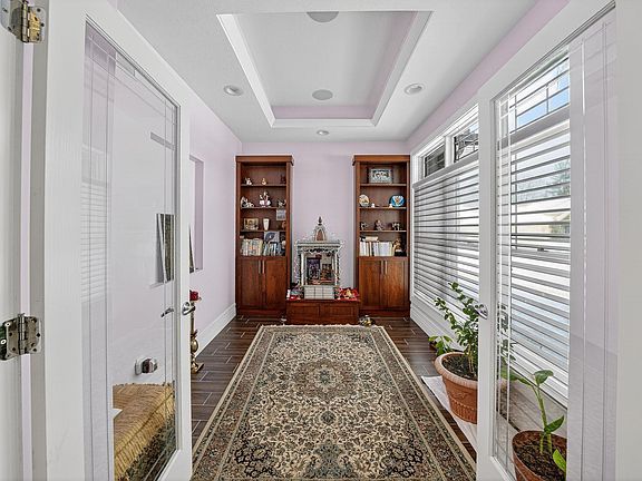 4th image of 7515 Toscana Ct