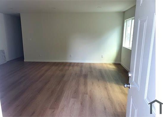 2nd image of 3051 Eagle St #2