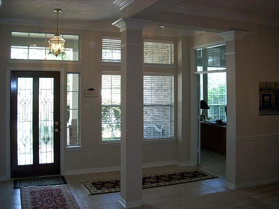 Tall ceilings, and open plan.