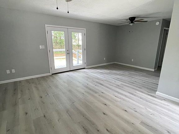 2nd image of 727 Live Oak Dr