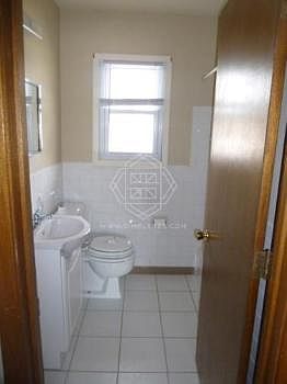 5th image of 8813 Wentworth Ave S