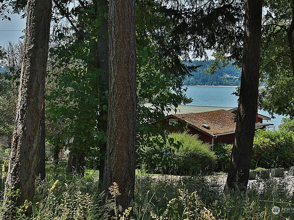 5th image of 4073 Beach Drive