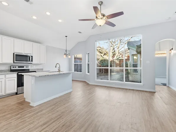 1917 Briarwyck Ct, Denton, TX 76205