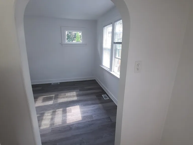 1222 N Prairie Ave — Photo 6