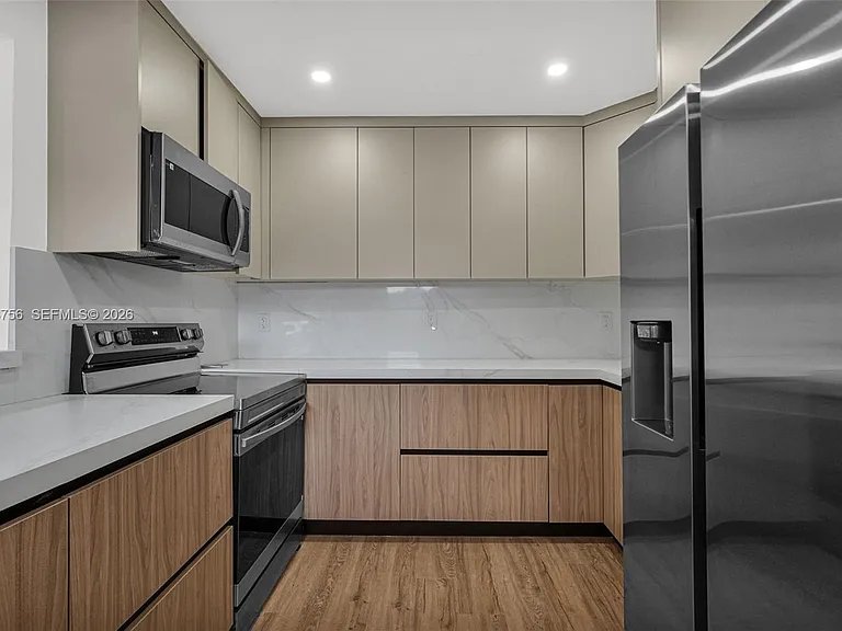 8201 SW 42nd St — Photo 15