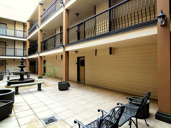 3rd image of 840 NE 125th St APT 312