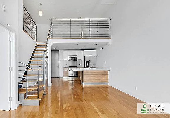 3rd image of 305 McGuinness Blvd APT 4D