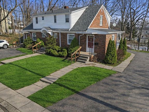 2nd image of 224 Chandler St