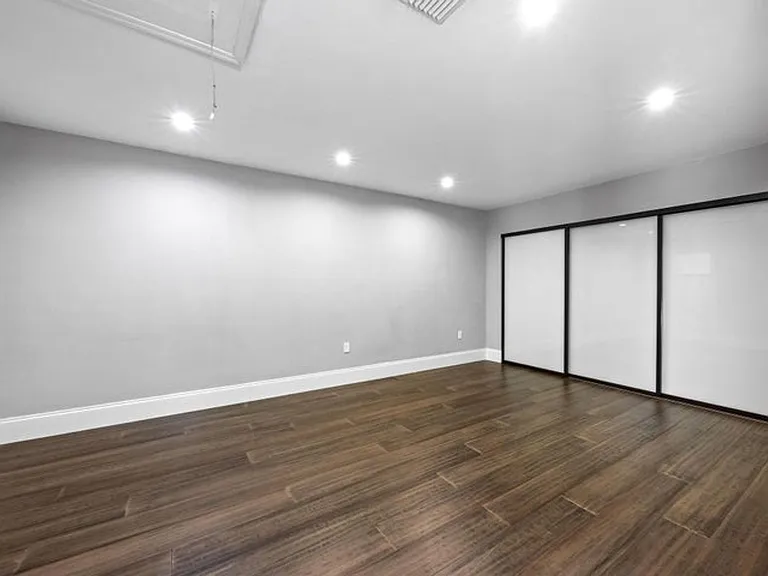 11110 SW 9th Pl — Photo 7