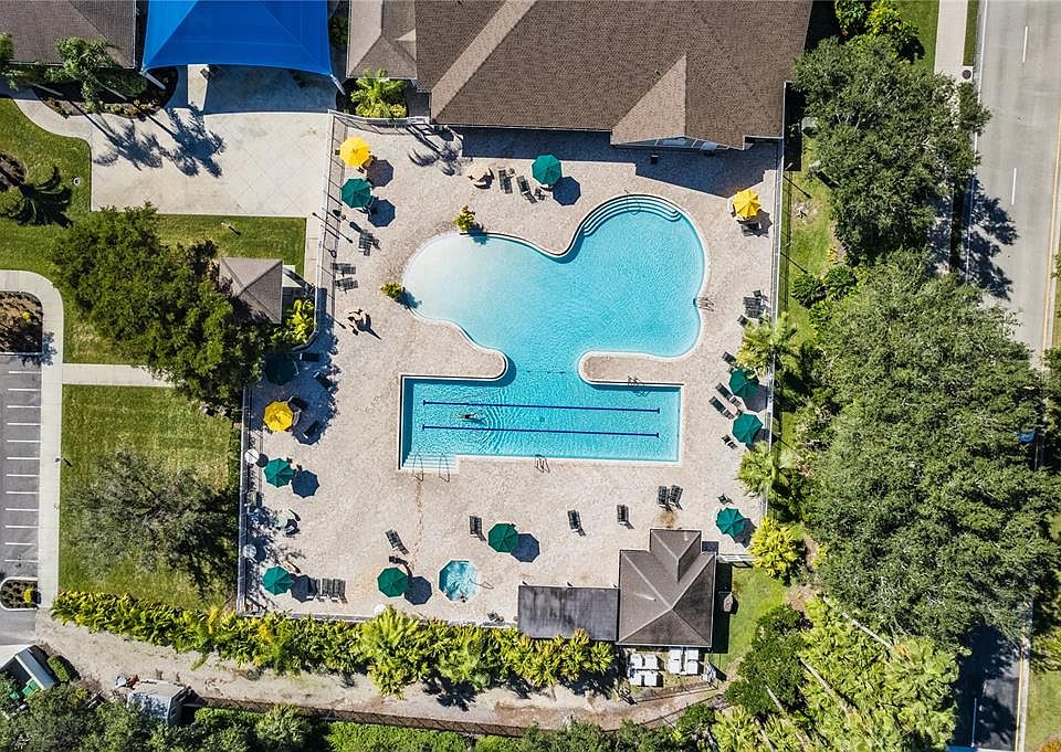 Spacious pool, hot tub, 24-hr gym, pickleball and tennis courts