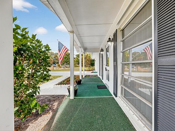 4th image of 501 NE Oleander Avenue