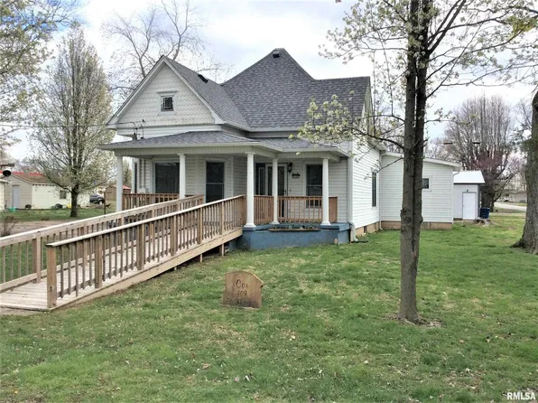 409 W Florence St, Sesser, IL 62884