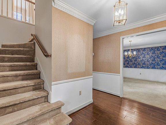4th image of 101 White Water Ct