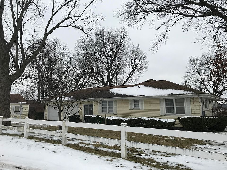 2nd image of 68309 Edgewater Beach Rd