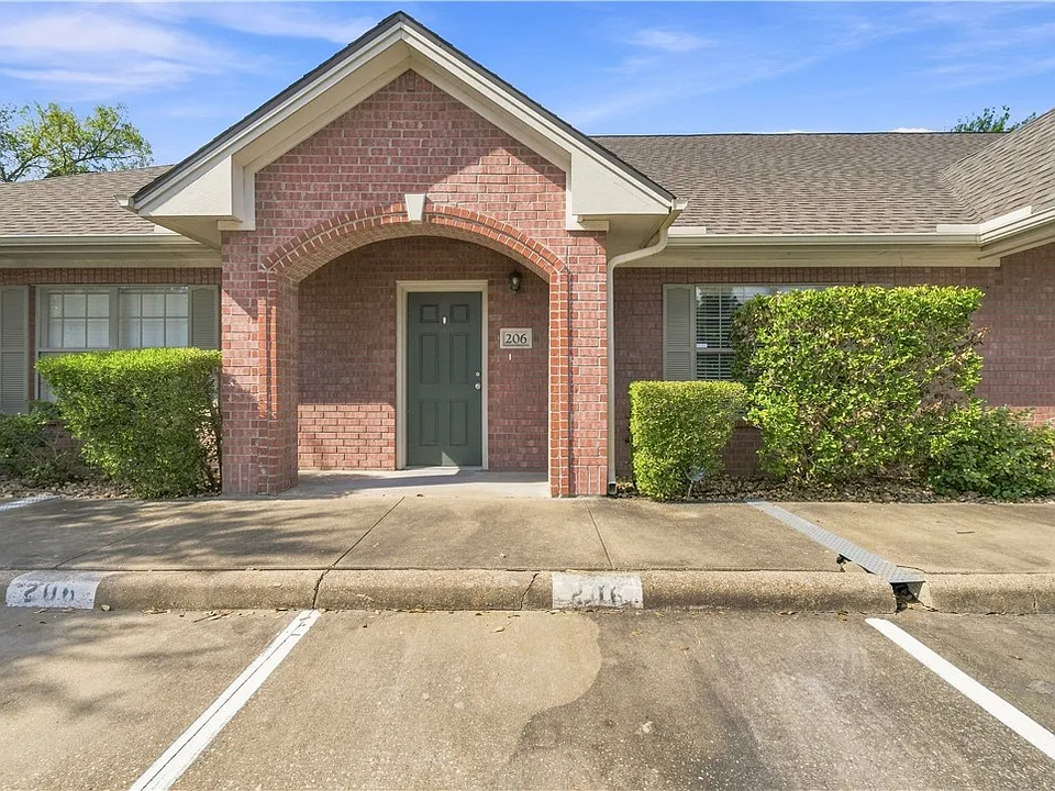 1702 Deacon Dr #206
