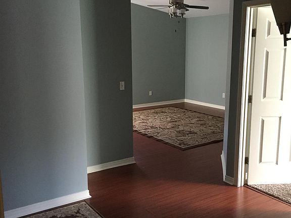 3rd image of 208 Brooke Castle Dr